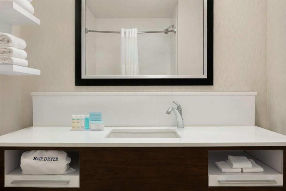 Room image 4